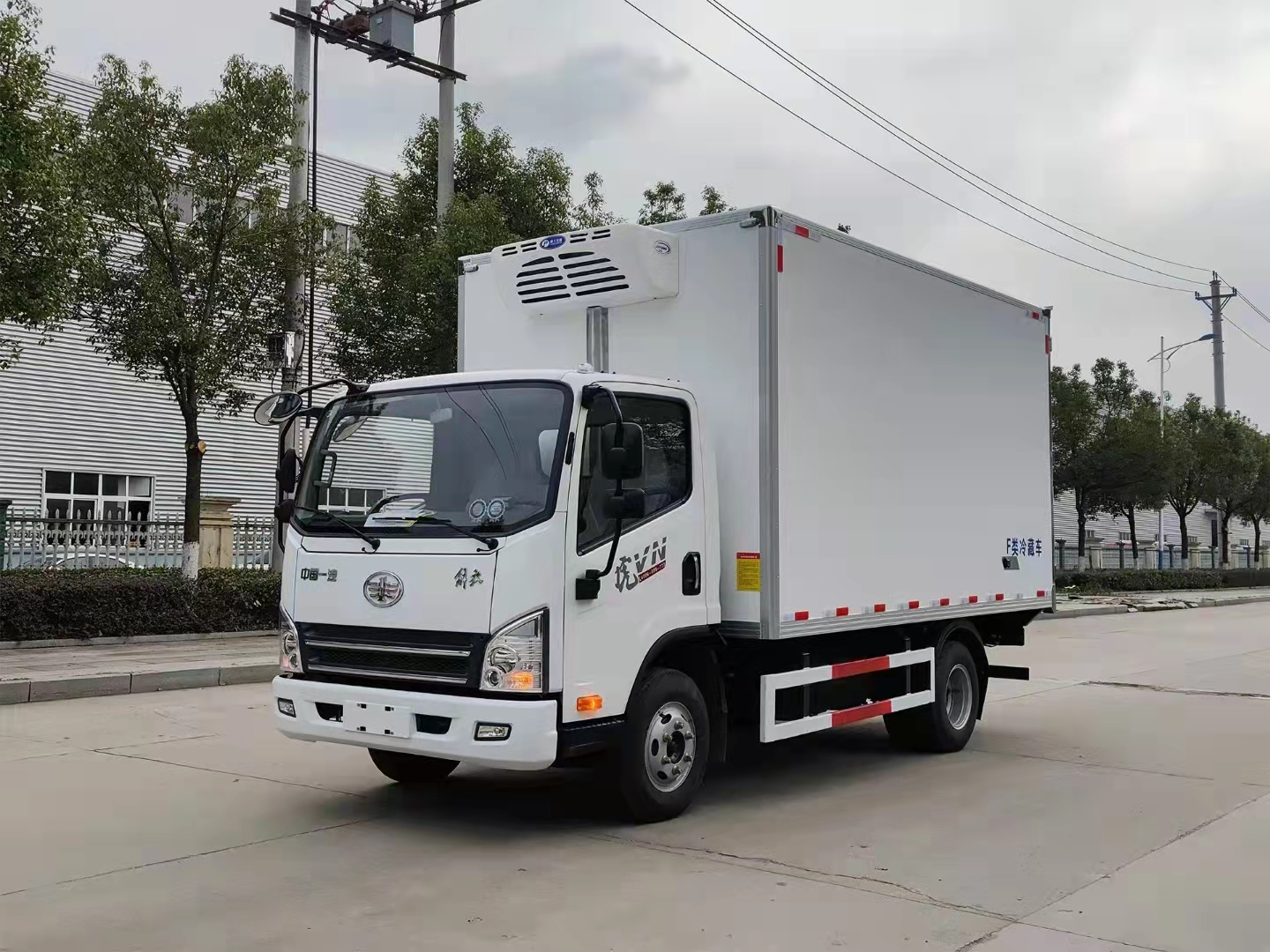国六解放虎V 4.2米冷藏车